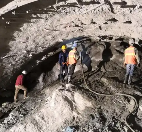 敦煌拱顶带模注浆料的施工流程及注意事项